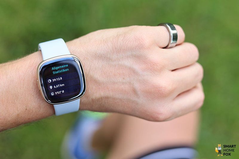Вы можете увидеть Fitbit Sense 2.